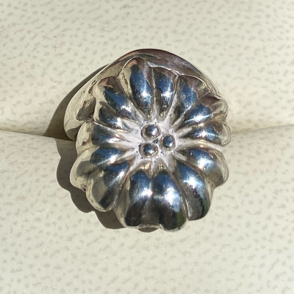 Large Sterling Silver Flower Ring - Picture 1 of 11